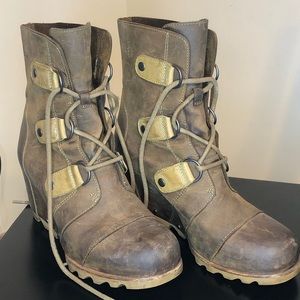 Sorel wedge winter boot